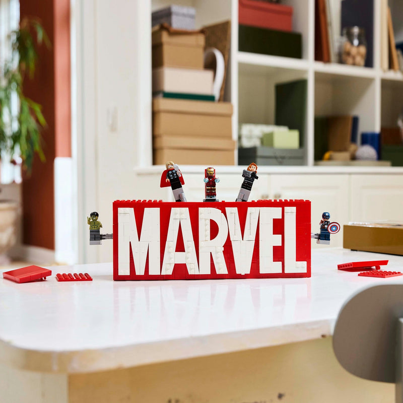 Load image into Gallery viewer, Lego super heroes 76313 marvel logo en minifiguren