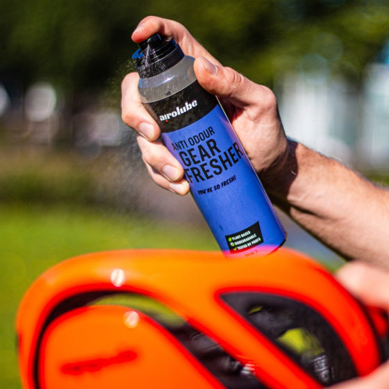 Load image into Gallery viewer, Airolube Kleding sportuitrusting verfrisser 200 ml blauw zwart