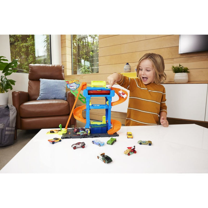 Load image into Gallery viewer, Mattel hot wheels city tunnel twist car wash
