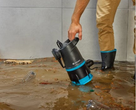 Load image into Gallery viewer, Gardena 2-in-1 helder vuil water dompelpomp 20000 basic, 20.000 l u dompel- en drukpompen (grijs zwart, 550 watt, 20.000 l u, met vlotterschakelaar)
