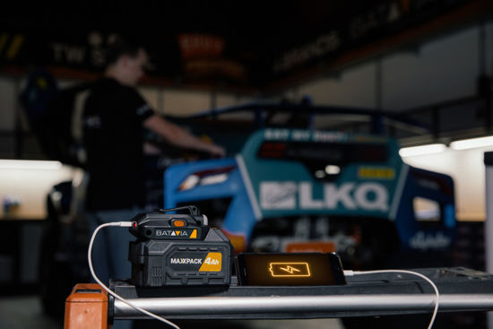 Load image into Gallery viewer, Ac Accu USB poweradapter en LED lamp (Maxxpack 18V).
