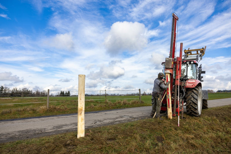 Load image into Gallery viewer, Ako producten robiniapaal hoek 250cm hoog 14 16cm

