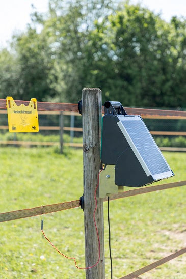 Ako producten paalhouder voor montage op een houten paal voor zonnepan