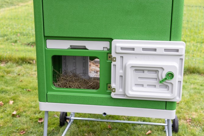 Load image into Gallery viewer, Abi producten mobilecoop kunststof kippenhok
