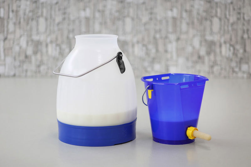 Load image into Gallery viewer, Producten kalveremmer kunststof afgeplat kaal blauw transparant
