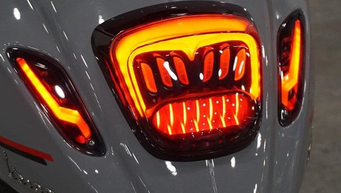 Load image into Gallery viewer, Level10 raw-set achter led smoke | vespa sprint primavera
