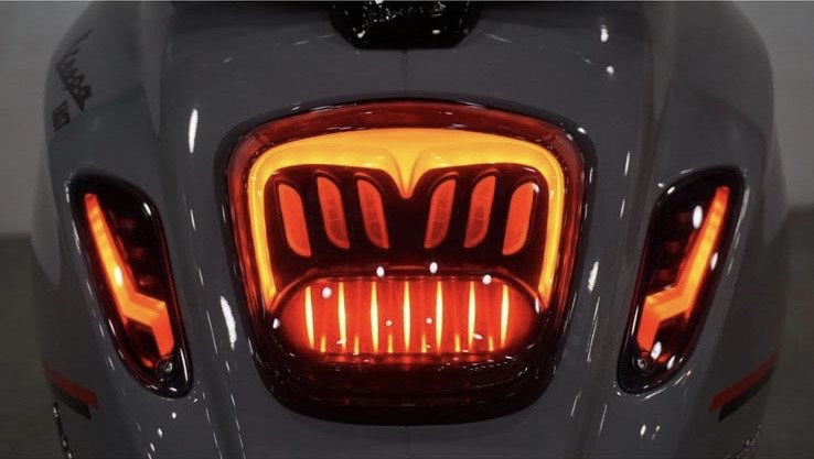 Load image into Gallery viewer, Level10 raw-set achter led smoke | vespa sprint primavera
