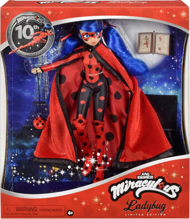 Bandai - miraculous ladybug 10th birthday doll - limited edition set met accessoires - officieel gelicentieerd miraculous - 26 cm gelede modepop - kinderspeelgoed 4+ - p50199