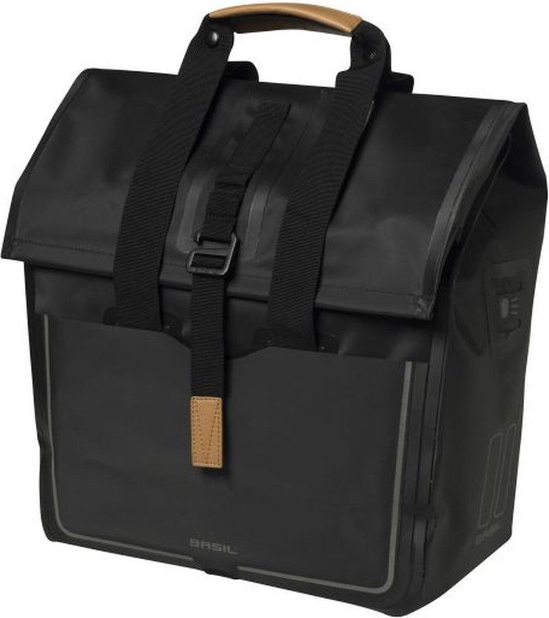 Load image into Gallery viewer, Basil Urban Dry Shopper - waterdichte fietsshopper, vegan leather details, verstelbare sluiting, reflectie, mat zwart
