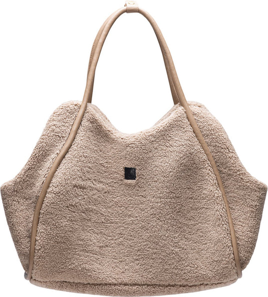 Designed by lotte tebby draagtas hond - hondentas - voor kleine honden - teddy-stof - beige - 43x18x35 cm
