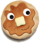 Kidrobot yummy pancake medium plush - zachte knuffel met geborduurde details