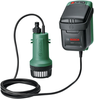 Bosch gardenpump 18v-2000 - accuregenwaterpomp - inclusief 2.5 m aansluitslang en voedingskabel met universele connectoren, haakmontage beugel, muurbevestigingsbeugel en 3 schroeven