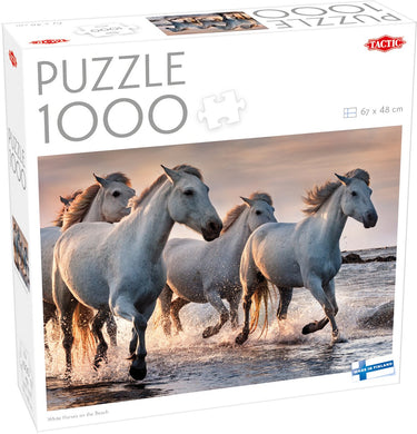 Tactic white horses on the beach – puzzel – 1000 stukjes – galopperende witte paarden – dynamisch strandlandschap – hoogwaardige scandinavische kwaliteit