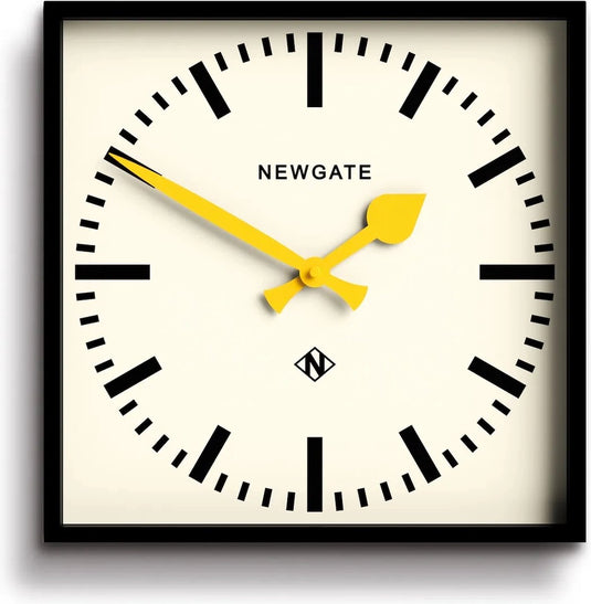 Newgate number five wandklok geel 33cm
