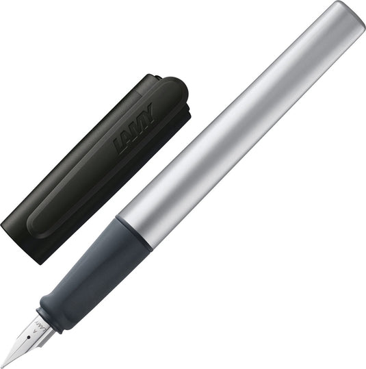 Lamy nexx black vulpen - met antislip grip gepolijnde stalen penpunt voor linkshandigen (lh) in schrijfdikte medium - driehoekige behuizing van aluminium - inclusief t 10 blauwe inktpatroon
