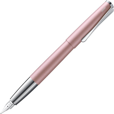 Lamy studio rosé matte vulpen | volledig metalen behuizing | 14 kt gouden penpunt (gedeeltelijk platina) | schrijfdikte f | inclusief t10 blauwe inktpatroon