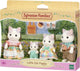 Sylvanian families 5738 familie latte kat- 4 fluweelzachte speelfiguren-deze figuren kunnen drankjes en een boodschappentas in hun handen houden.