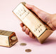 Kikkerland spaarpot - goudstaaf - woonaccessoires - sparen - cadeautip
