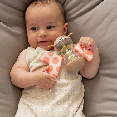 Hape regenmaker vlinder rosalie - baby rammelaar en regenmaker vanaf 0 maanden