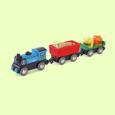Hape batterijtrein goederenset - blauwe locomotief met 2 goederenwagons, speelgoedtrein vanaf 3 jaar