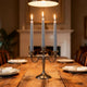 Arti casa ribble dinerkaarsen - set van 3 kaarsen - ribbelontwerp - gemaakt van wax - geschikt voor diner en decoratie - afmeting 2 x 2 x 25 cm per kaars - kleur grijs