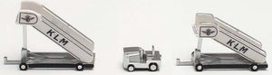 Herpa historic stairs (2 st.) + tractor (1 st.) klm (nl) 1:200