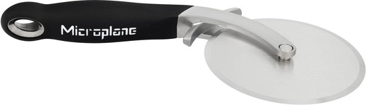Microplane pizzasnijder pro - zwart- met deegprikker