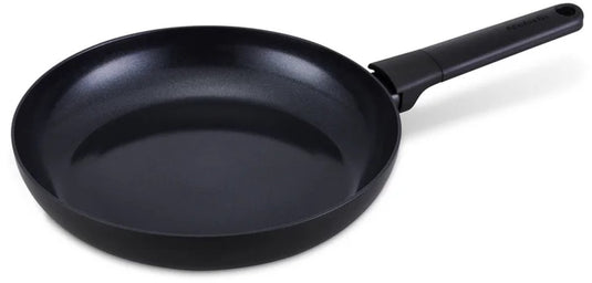 Brabantia vanta koekenpan - ø 28 cm - ergonomisch en licht - 100% pfas vrij- trendy design - 100% gerecycleerd aluminium - keramische anti-aanbaklaag - geschikt voor alle warmtebronnen – zwart.