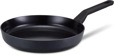 Brabantia onyx r ns koekenpan. ø 24cm – 100% pfas vrij – inductie geschikt- 100% gerecycled lichtgewicht aluminium- hitte werende ergonomische greep- keramische coating – anti aanbaklaag – zwart