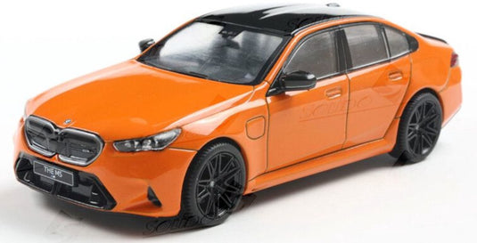 Solido bmw m5 sedan (g90) 2024 oranje modelauto 1 43