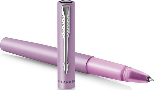 Parker vector xl rollerballpen | metallic lila lak op messing met chroom detail | fijne penpunt met zwarte inkt navulling | cadeauverpakking