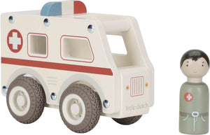 Little dutch houten ambulance speelgoedauto met houten figuur.