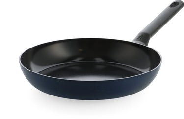 Bk enjoy koekenpan 28cm – pfas-vrije antikleeflaag – koekenpan inductie – keramische pan – ovenbestendig tot 160°c – vaatwasserbestendig – koudgrepen – oxford blue