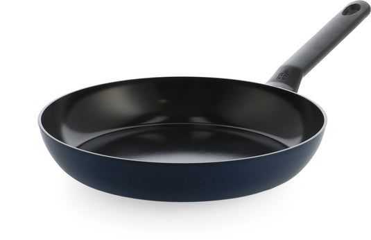 Bk enjoy koekenpan 28cm – pfas-vrije antikleeflaag – koekenpan inductie – keramische pan – ovenbestendig tot 160°c – vaatwasserbestendig – koudgrepen – oxford blue