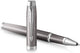 Parker im writing rituals rollerbalpen | grijze afwerking met kleurverloop en verchroomd detail | fijne punt | zwarte inkt | met geschenkdoos