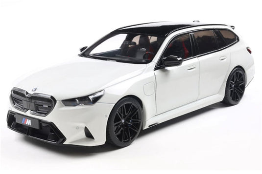 Solido bmw m5 touring (g99) '24, wit (alpine white solid) schaal 1:18