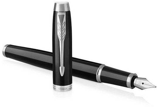 Parker im vulpen - medium punt - blauwe inkt - zwarte lak met chroom detail - incl. geschenkdoos