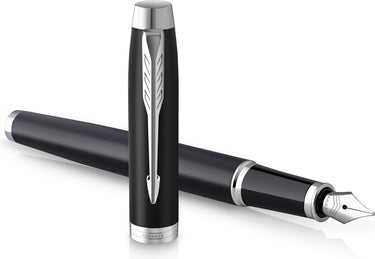 Parker im-vulpen | matzwart met chromen afwerking | medium punt met blauw inktpatroon | geschenkverpakking