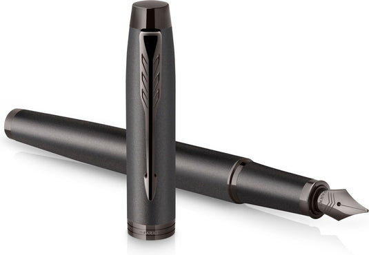 Parker im monochrome vulpen | blauwe inkt | gunmetal afwerking en details | medium punt | met geschenkdoos