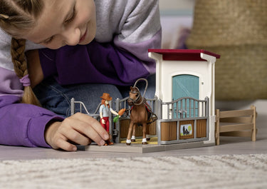 Schleich 42710 – horse club horse box – hannah en cayenne