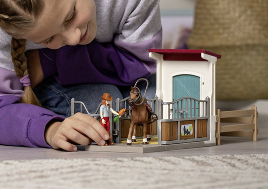 Schleich 42710 – horse club horse box – hannah en cayenne