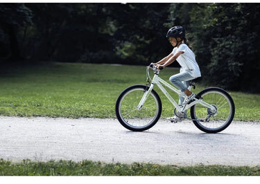 Abus fietshelm youn-i 2.0 cool grey m - 52-57 cm - grijs - geschikt voor gebruik op elektrische fietsen - stadsfietsen - 260 g