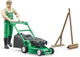 Bruder tuinmanfiguur met grasmaaier