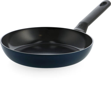 Bk enjoy koekenpan 24cm – pfas-vrije antikleeflaag – koekenpan inductie – keramische pan – ovenbestendig tot 160°c – vaatwasserbestendig – koudgrepen – oxford blue