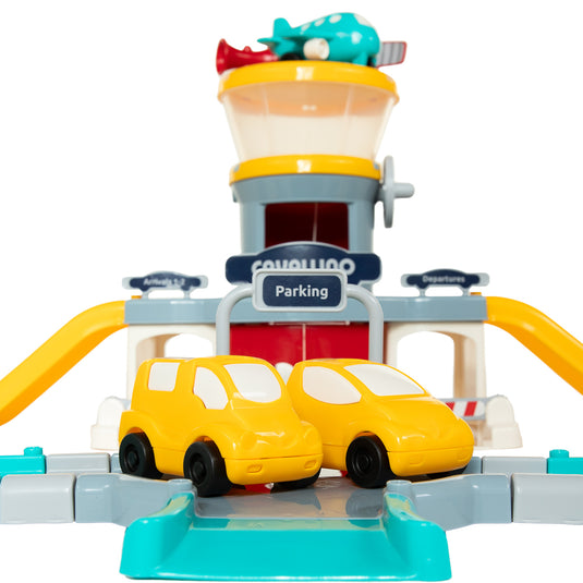 Cavallino luchthaven met parkeergarage en straat