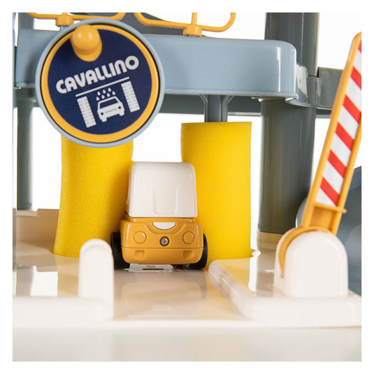 Cavallino luxe garage met auto's pastelkleuren