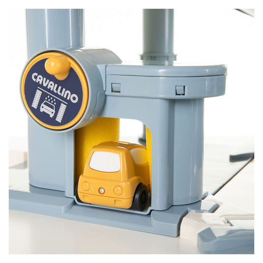 Cavallino garage toren met 7 verdiepingen en auto's pastelkleuren