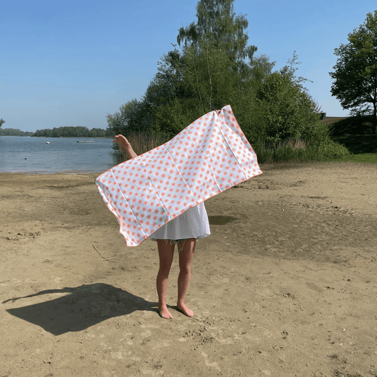 Floral love | meerkleurige microvezel handdoek 135 x 65 cm