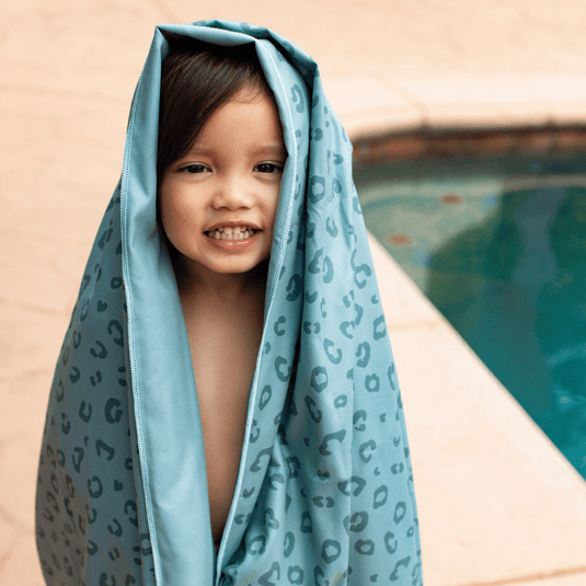 Leopard | groene microvezel handdoek 180 x 90 cm