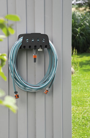 Gardena tuinslangset 13mmx20m met muurhouder, koppelingen en spuit.